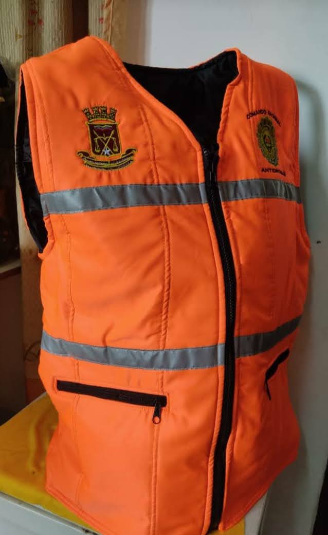 CHALECO REFLECTIVO CON 2 BORDADOS